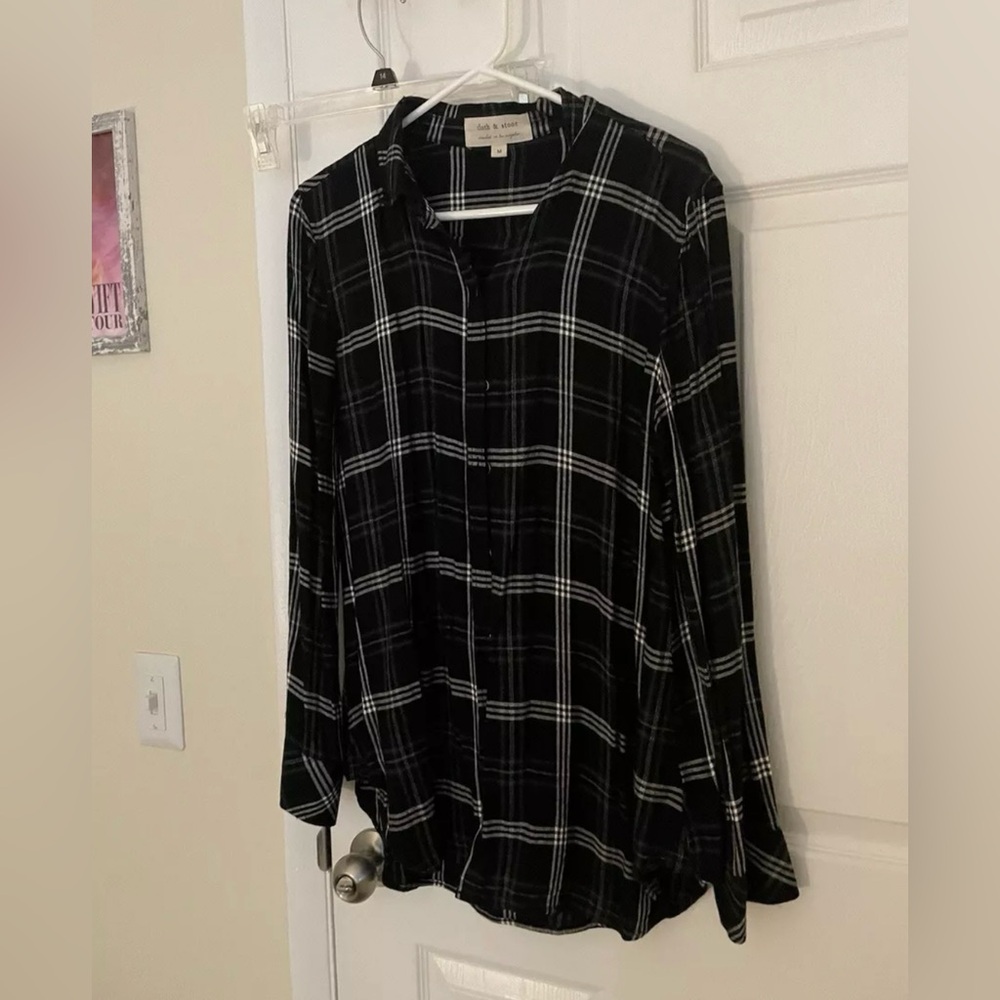 Cloth and stone size medium black button up plaid flannel shirt women’s